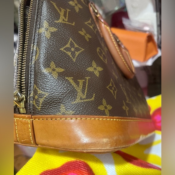 Louis Vuitton Alma in Beautiful Condition! - Picture 5 of 15